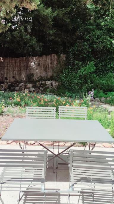 Belle Dependance De 30M2 Avec Terrasse Et Jardin Villeneuve-lès-Avignon Exterior photo